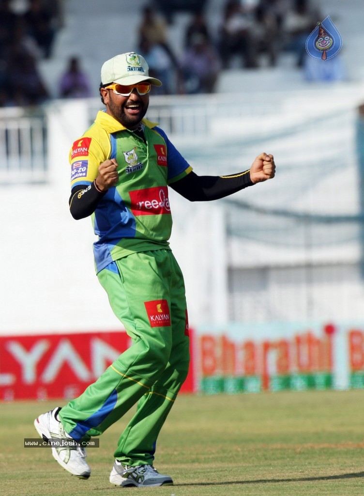 Kerala Strikers vs Karnataka Bulldozers Match - 4 / 63 photos