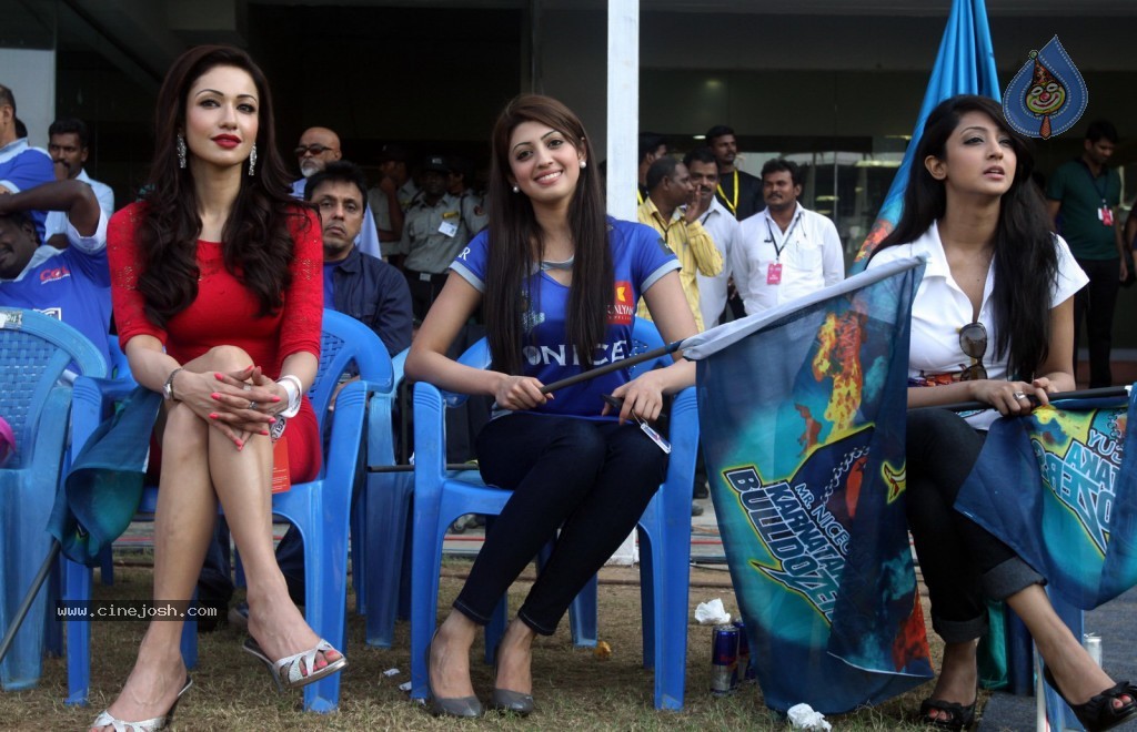 Kerala Strikers vs Karnataka Bulldozers Match - 12 / 63 photos