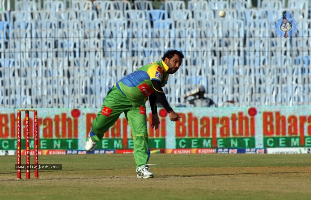 Kerala Strikers vs Karnataka Bulldozers Match - 20 / 63 photos