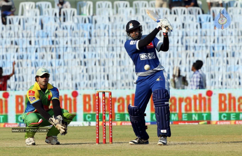 Kerala Strikers vs Karnataka Bulldozers Match - 25 / 63 photos