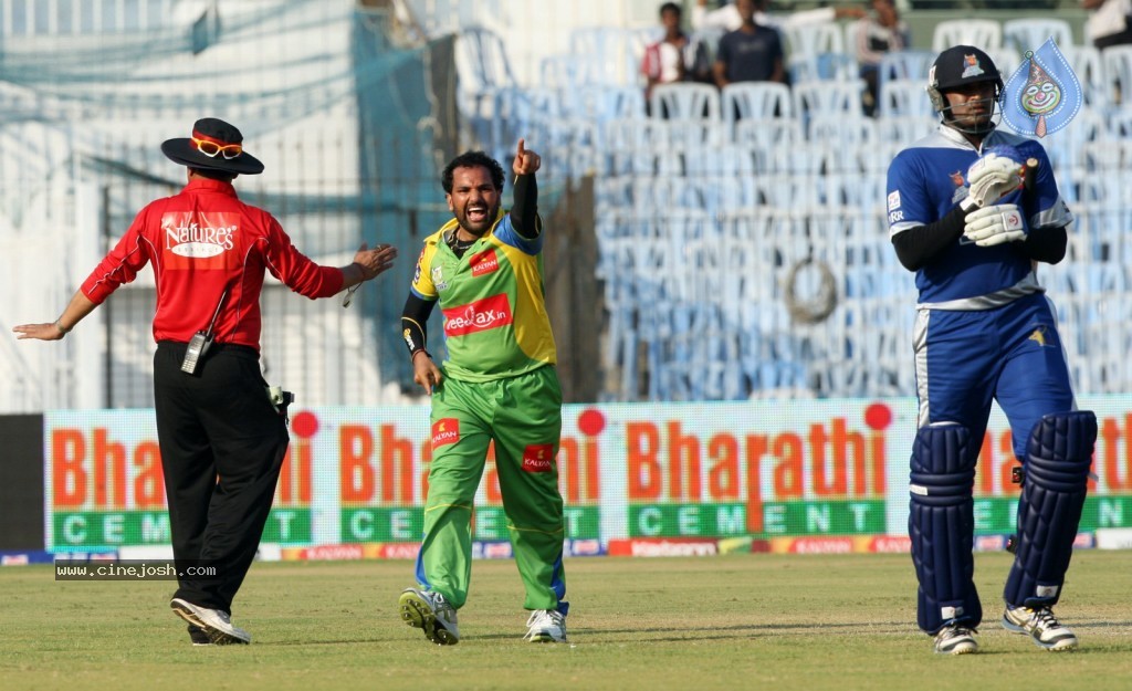 Kerala Strikers vs Karnataka Bulldozers Match - 33 / 63 photos