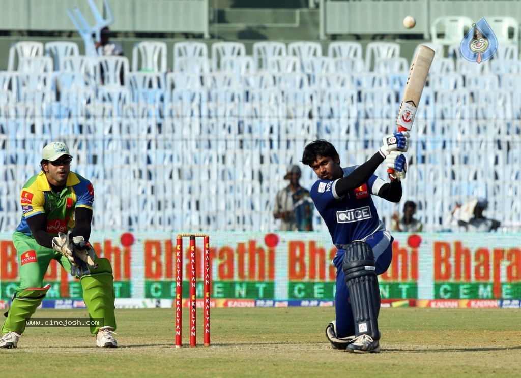 Kerala Strikers vs Karnataka Bulldozers Match - 48 / 63 photos