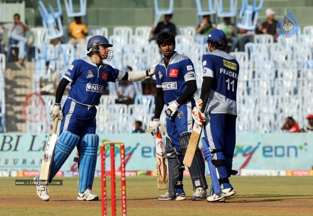 Kerala Strikers vs Karnataka Bulldozers Match - 57 / 63 photos