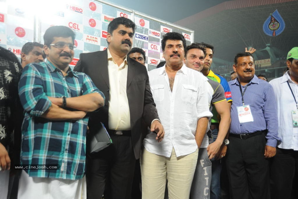 Kerala Strikers Vs Mumbai Heroes Match Photos - 8 / 169 photos