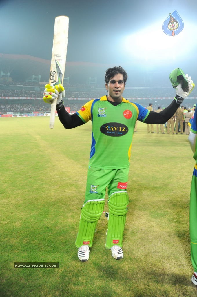 Kerala Strikers Vs Mumbai Heroes Match Photos - 24 / 169 photos