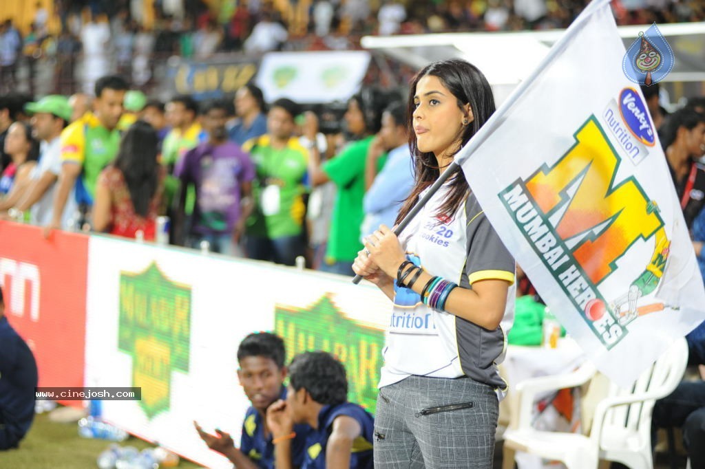 Kerala Strikers Vs Mumbai Heroes Match Photos - 90 / 169 photos