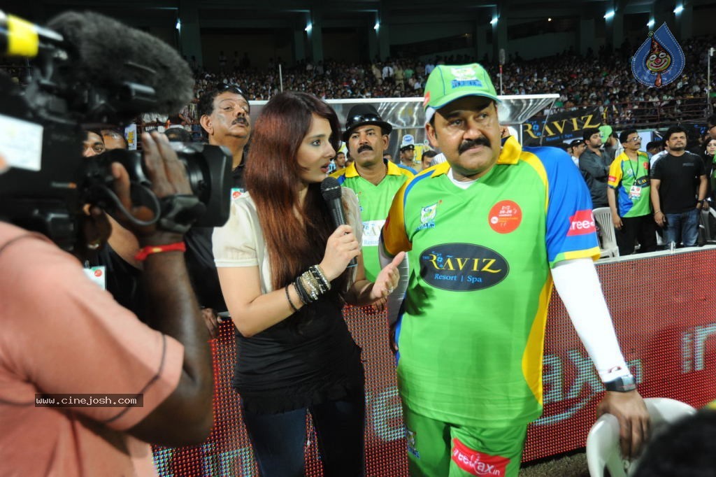 Kerala Strikers Vs Mumbai Heroes Match Photos - 91 / 169 photos