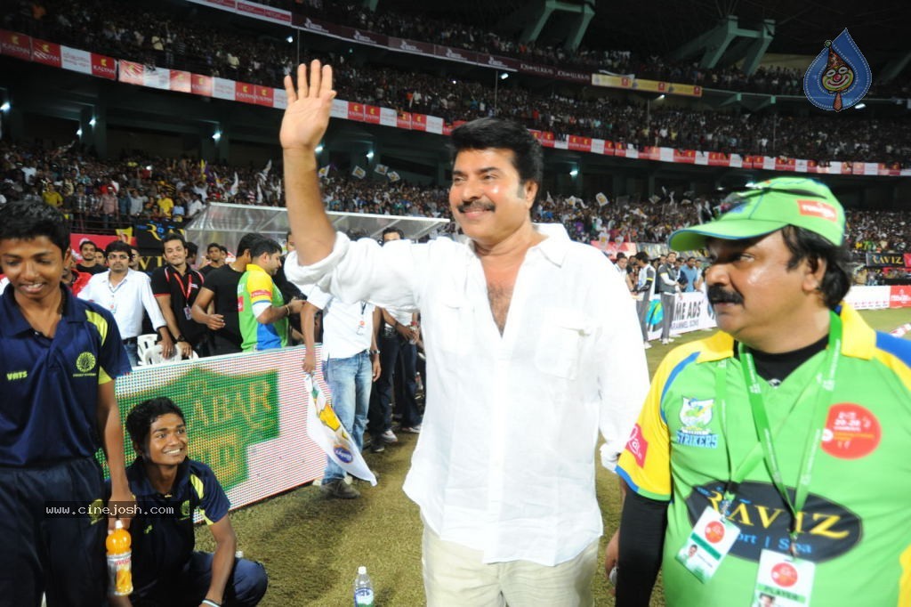 Kerala Strikers Vs Mumbai Heroes Match Photos - 98 / 169 photos