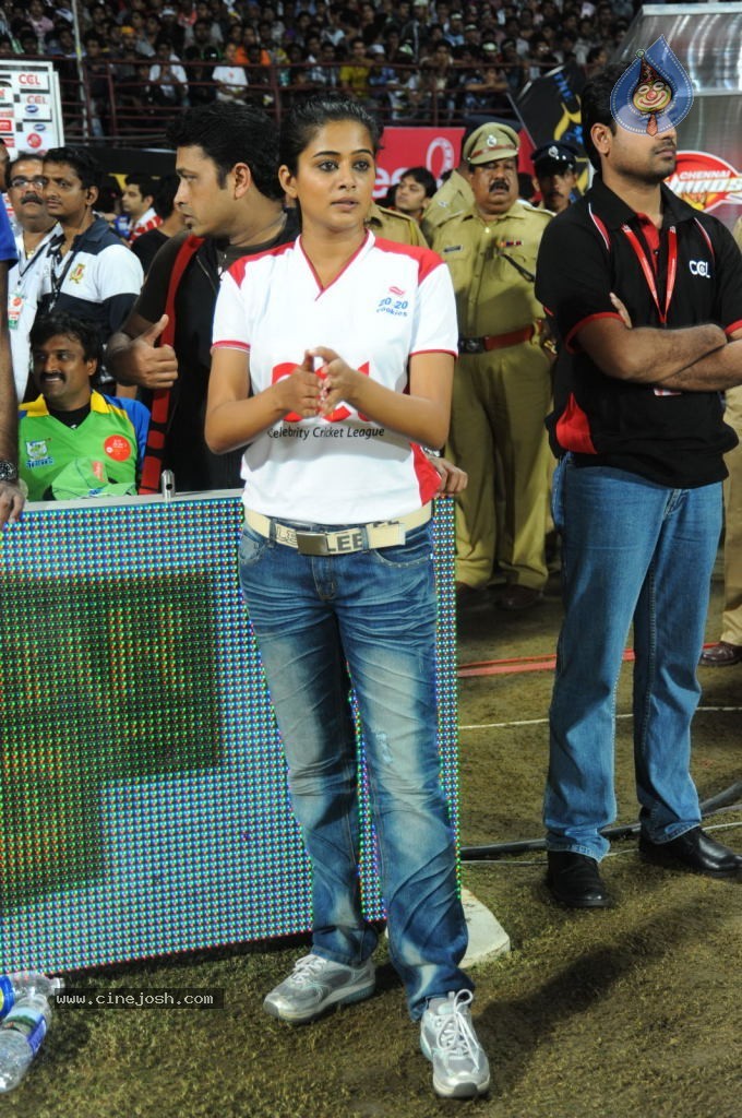Kerala Strikers Vs Mumbai Heroes Match Photos - 99 / 169 photos