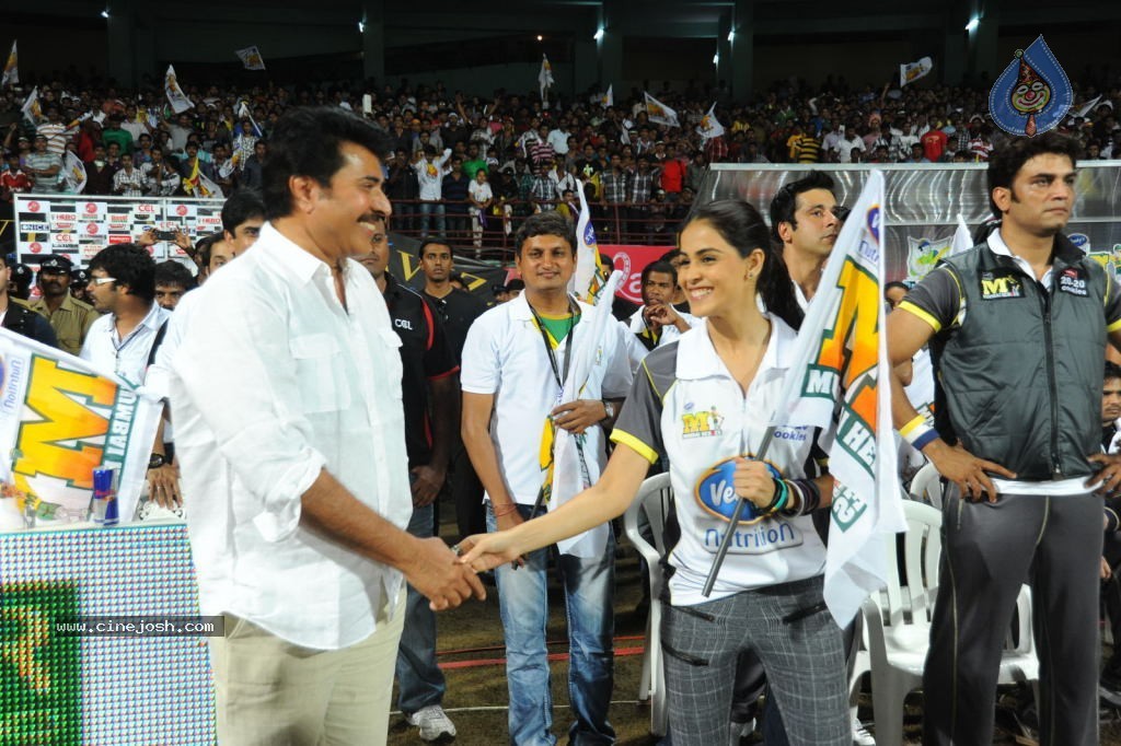 Kerala Strikers Vs Mumbai Heroes Match Photos - 110 / 169 photos