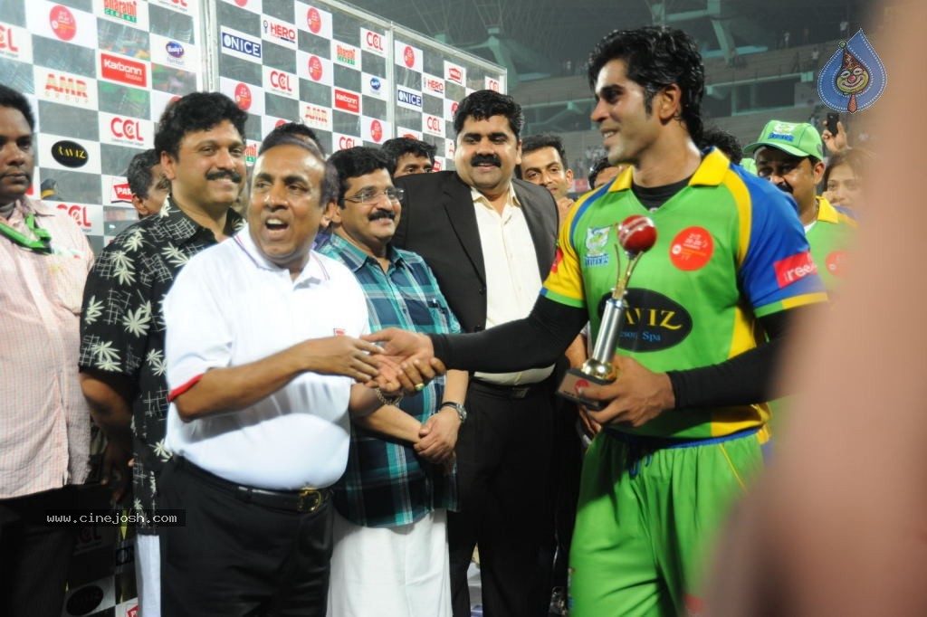 Kerala Strikers Vs Mumbai Heroes Match Photos - 113 / 169 photos