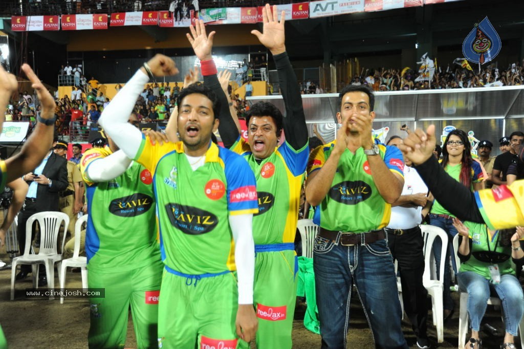 Kerala Strikers Vs Mumbai Heroes Match Photos - 115 / 169 photos