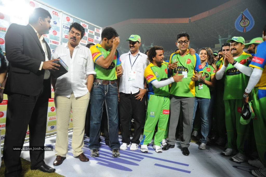 Kerala Strikers Vs Mumbai Heroes Match Photos - 123 / 169 photos