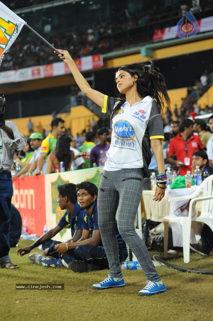 Kerala Strikers Vs Mumbai Heroes Match Photos - 135 / 169 photos