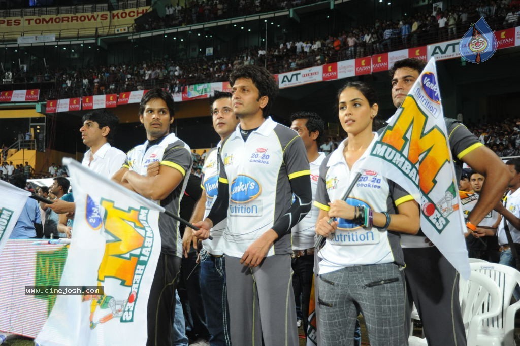 Kerala Strikers Vs Mumbai Heroes Match Photos - 146 / 169 photos