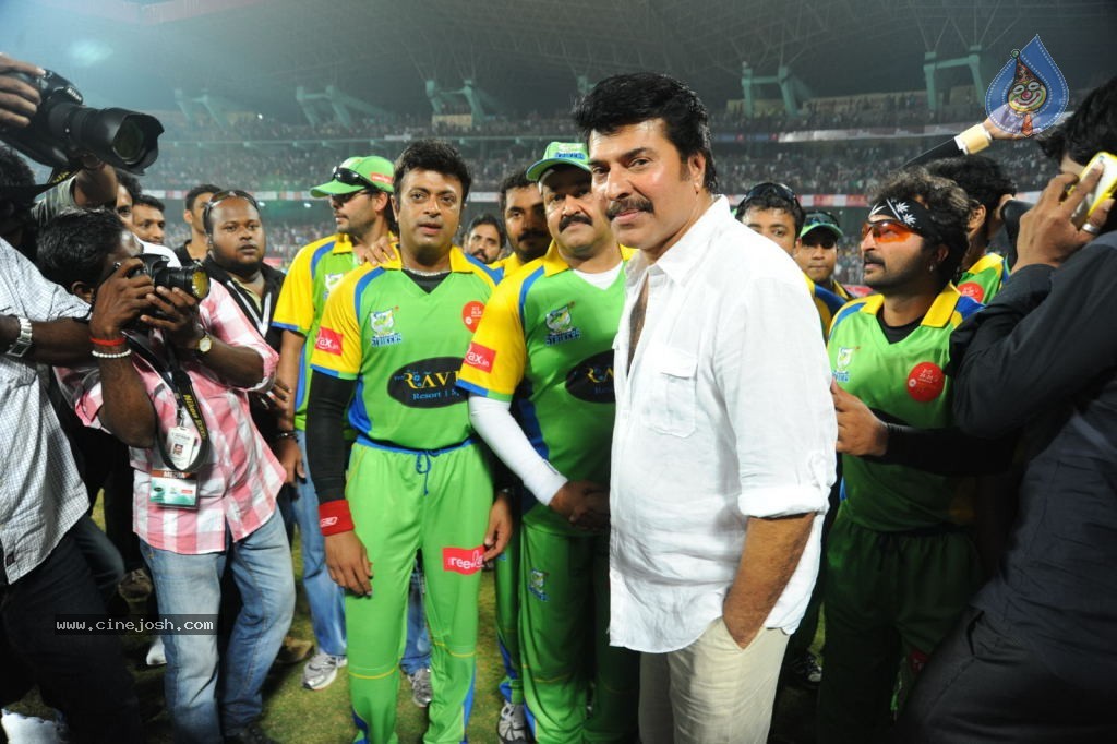 Kerala Strikers Vs Mumbai Heroes Match Photos - 147 / 169 photos