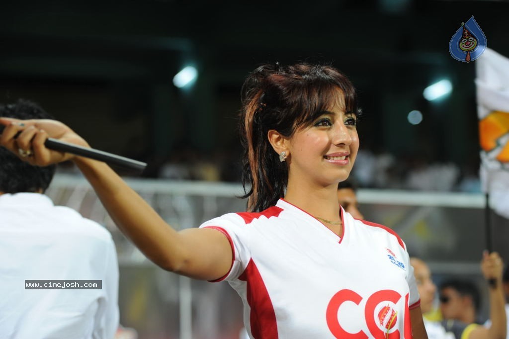 Kerala Strikers Vs Mumbai Heroes Match Photos - 149 / 169 photos