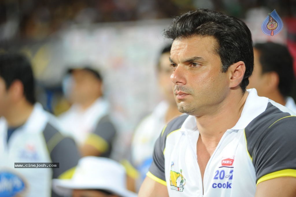 Kerala Strikers Vs Mumbai Heroes Match Photos - 150 / 169 photos