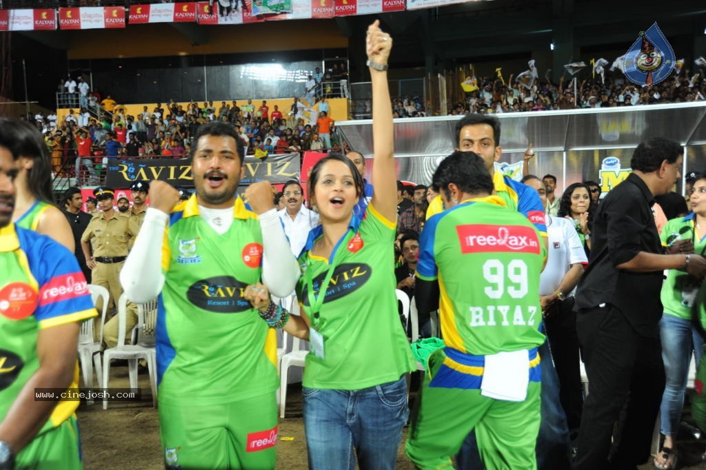 Kerala Strikers Vs Mumbai Heroes Match Photos - 163 / 169 photos