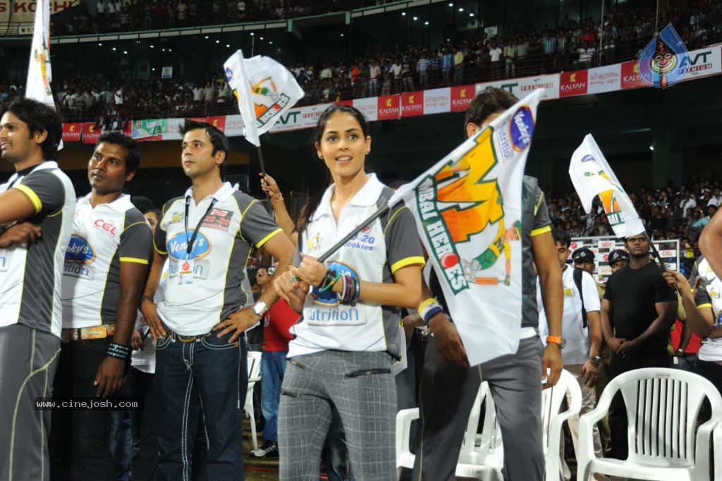 Kerala Strikers Vs Mumbai Heroes Match Photos - 165 / 169 photos