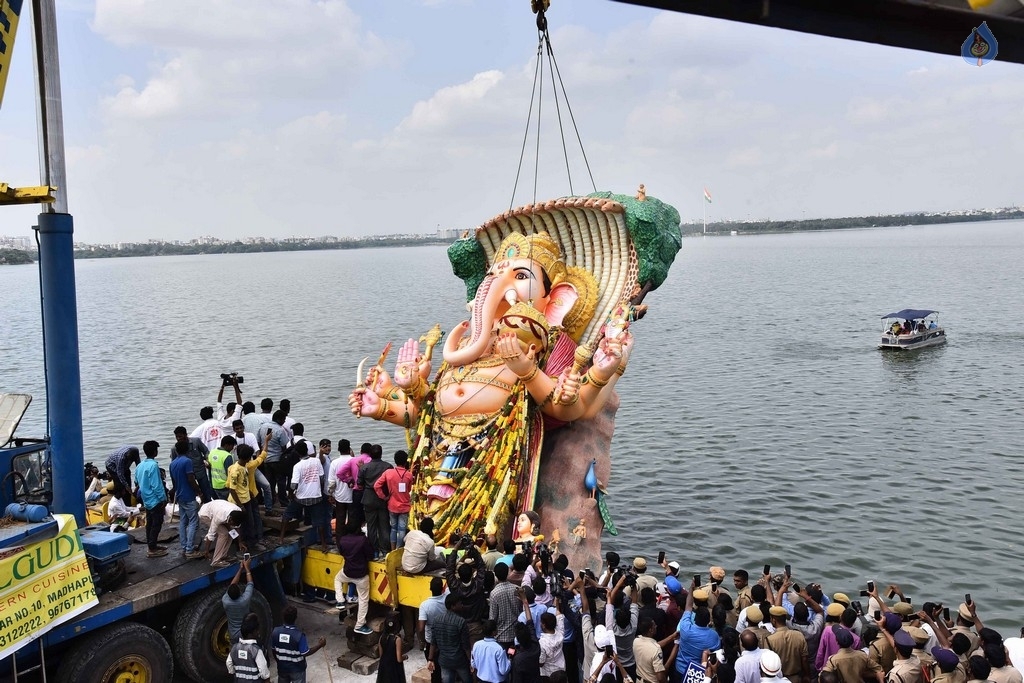 Khairatabad and Balapur Ganesh Nimajjanam Photos Photo 9 of 85