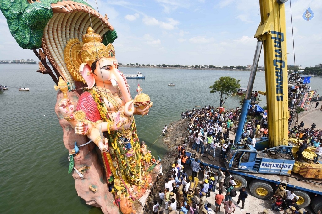 Khairatabad and Balapur Ganesh Nimajjanam Photos - 53 / 85 photos