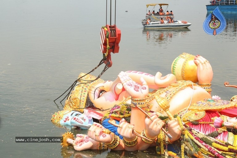 Khairatabad Ganesh Nimajjanam 2018 - 8 / 33 photos