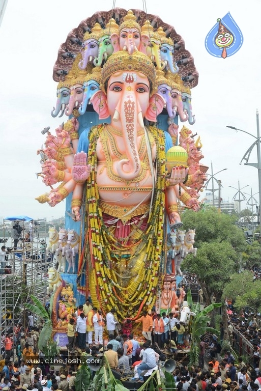 Khairatabad Ganesh Nimajjanam 2019 - 2 / 42 photos