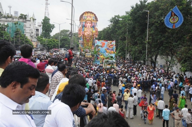 Khairatabad Ganesh Nimajjanam 2019 - 3 / 42 photos