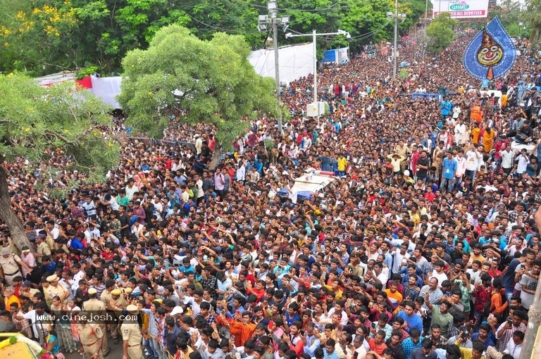 Khairatabad Ganesh Nimajjanam 2019 - 7 / 42 photos