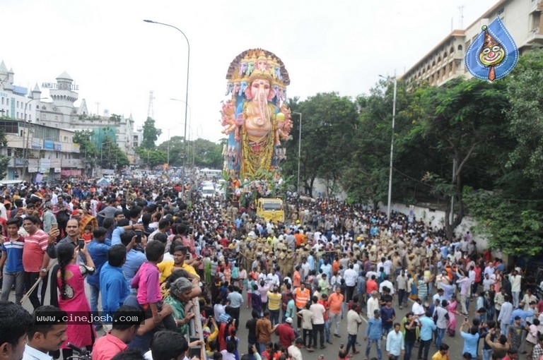 Khairatabad Ganesh Nimajjanam 2019 - 9 / 42 photos