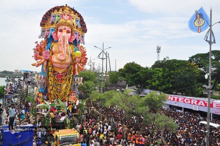 Khairatabad Ganesh Nimajjanam 2019 - 12 / 42 photos