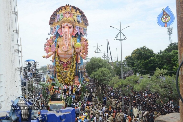 Khairatabad Ganesh Nimajjanam 2019 - 13 / 42 photos