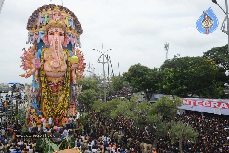Khairatabad Ganesh Nimajjanam 2019 - 25 / 42 photos