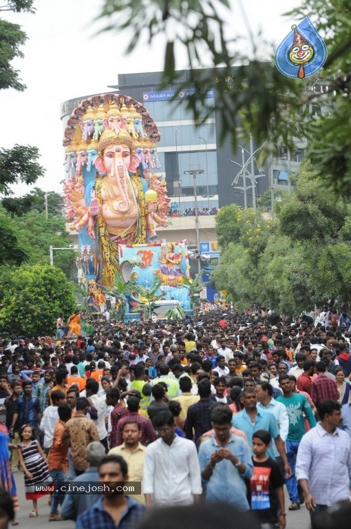 Khairatabad Ganesh Nimajjanam 2019 - 34 / 42 photos