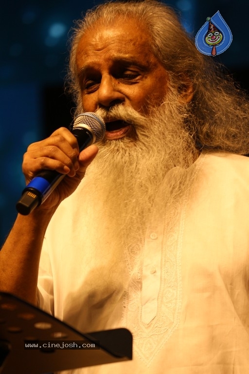 KJ Yesudas Live Concert Photos - 3 / 8 photos