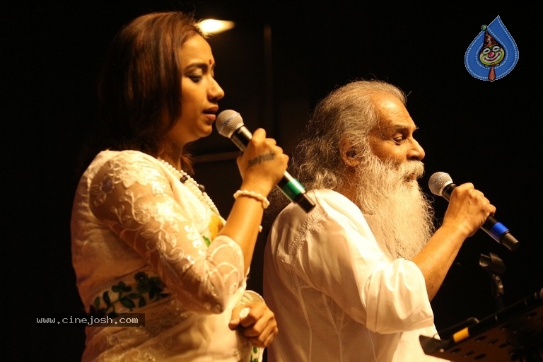 KJ Yesudas Live Concert Photos - 7 / 8 photos