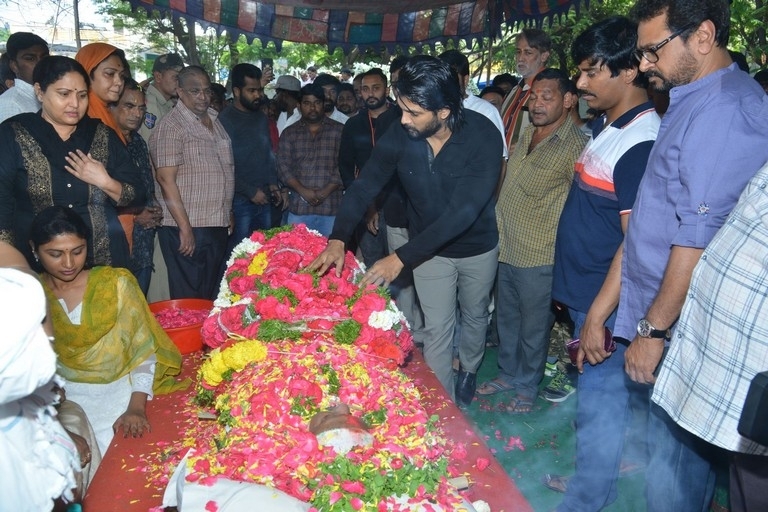 Kodi Ramakrishna Condolences Photos - 9 / 56 photos