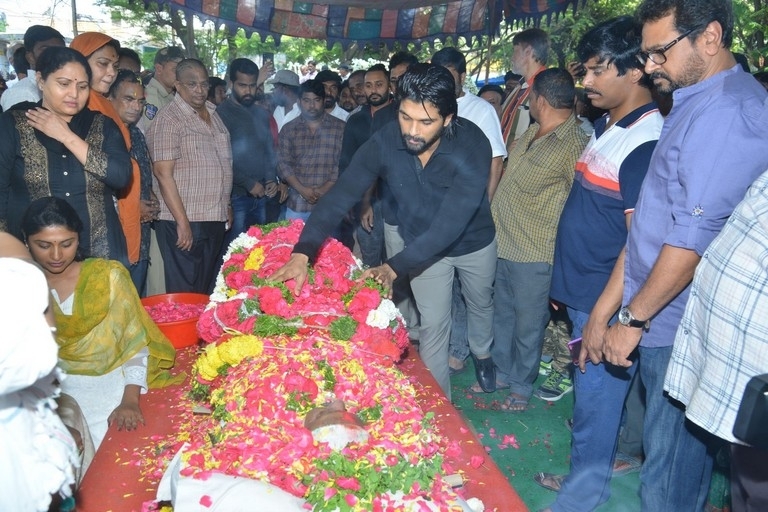 Kodi Ramakrishna Condolences Photos - 14 / 56 photos