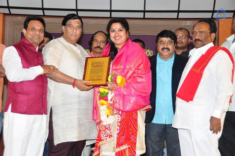 Kohinoor Mahila Shiromani Awards Presentation - 26 / 31 photos