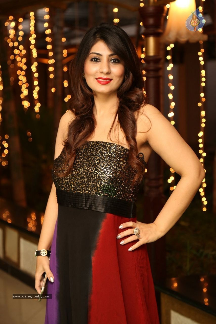 Koyal Chandak Birthday Party - 18 / 160 photos