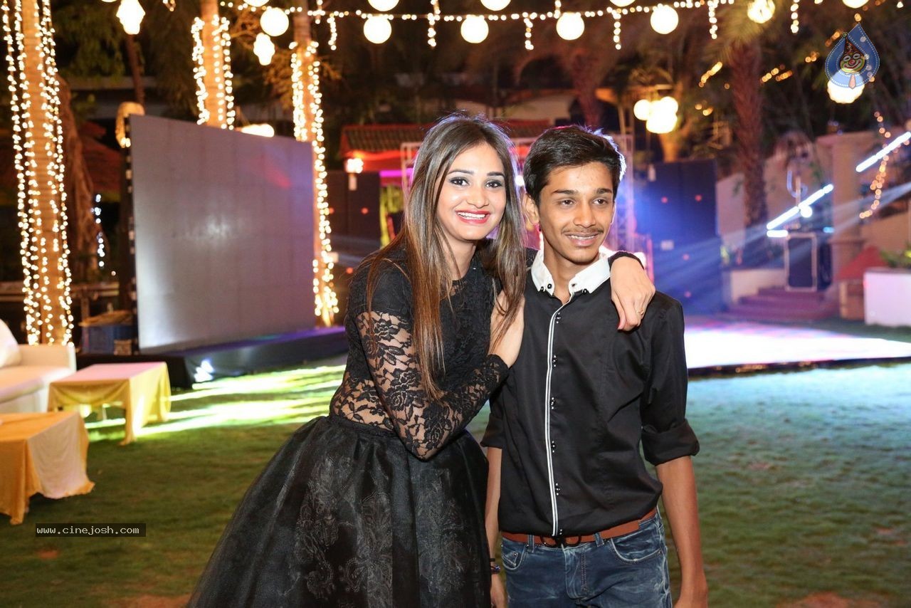 Koyal Chandak Birthday Party - 28 / 160 photos