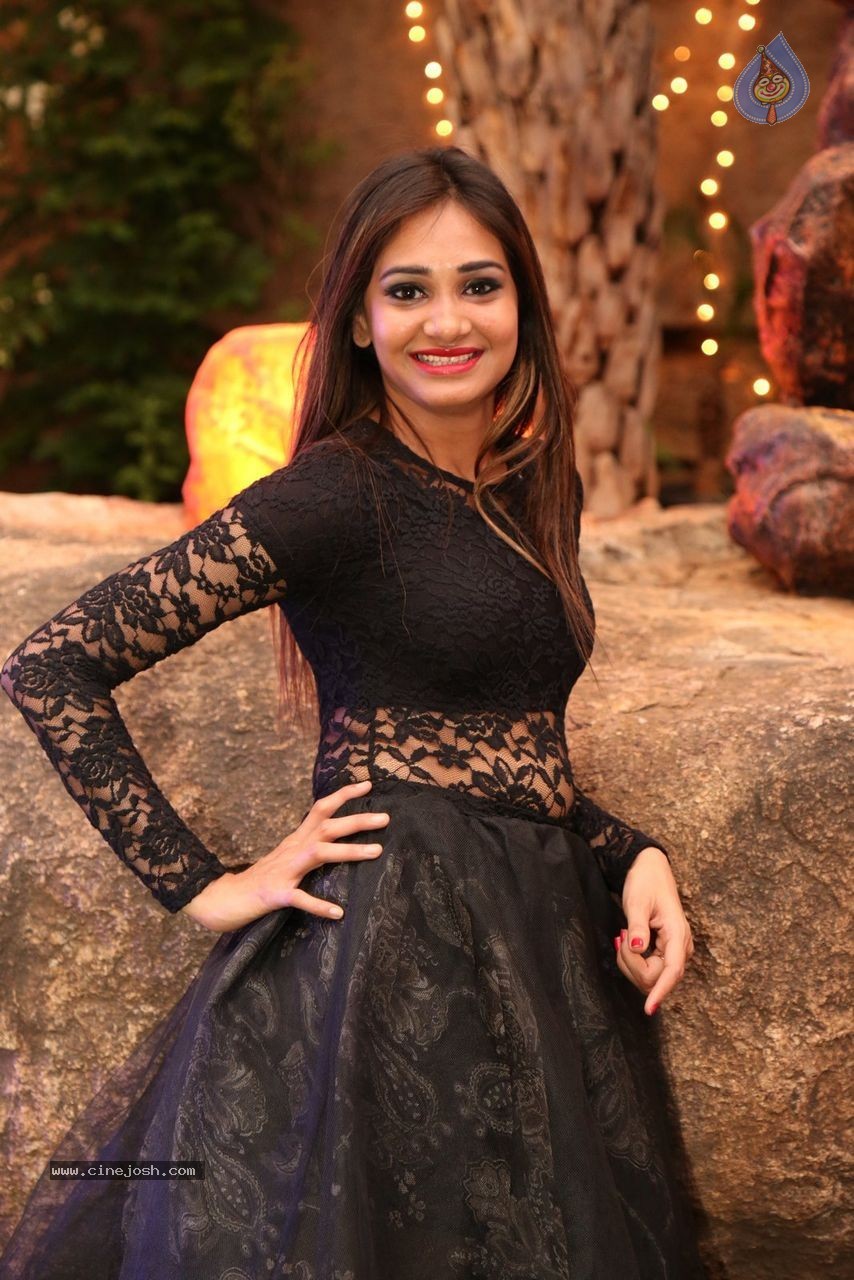 Koyal Chandak Birthday Party - 33 / 160 photos