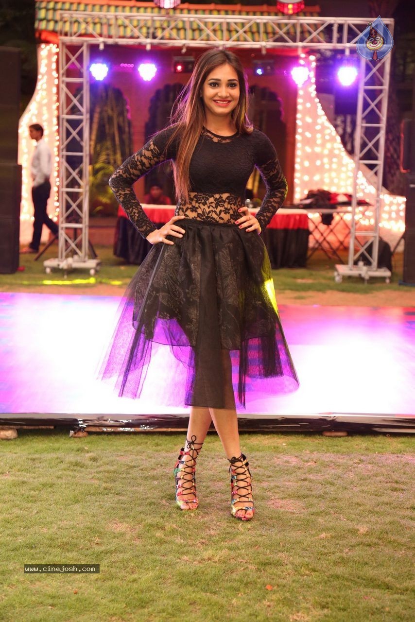 Koyal Chandak Birthday Party - 39 / 160 photos