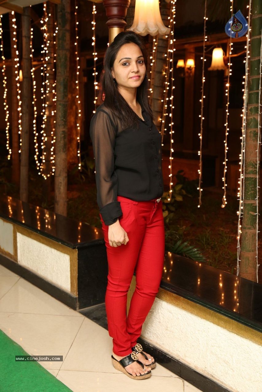 Koyal Chandak Birthday Party - 61 / 160 photos