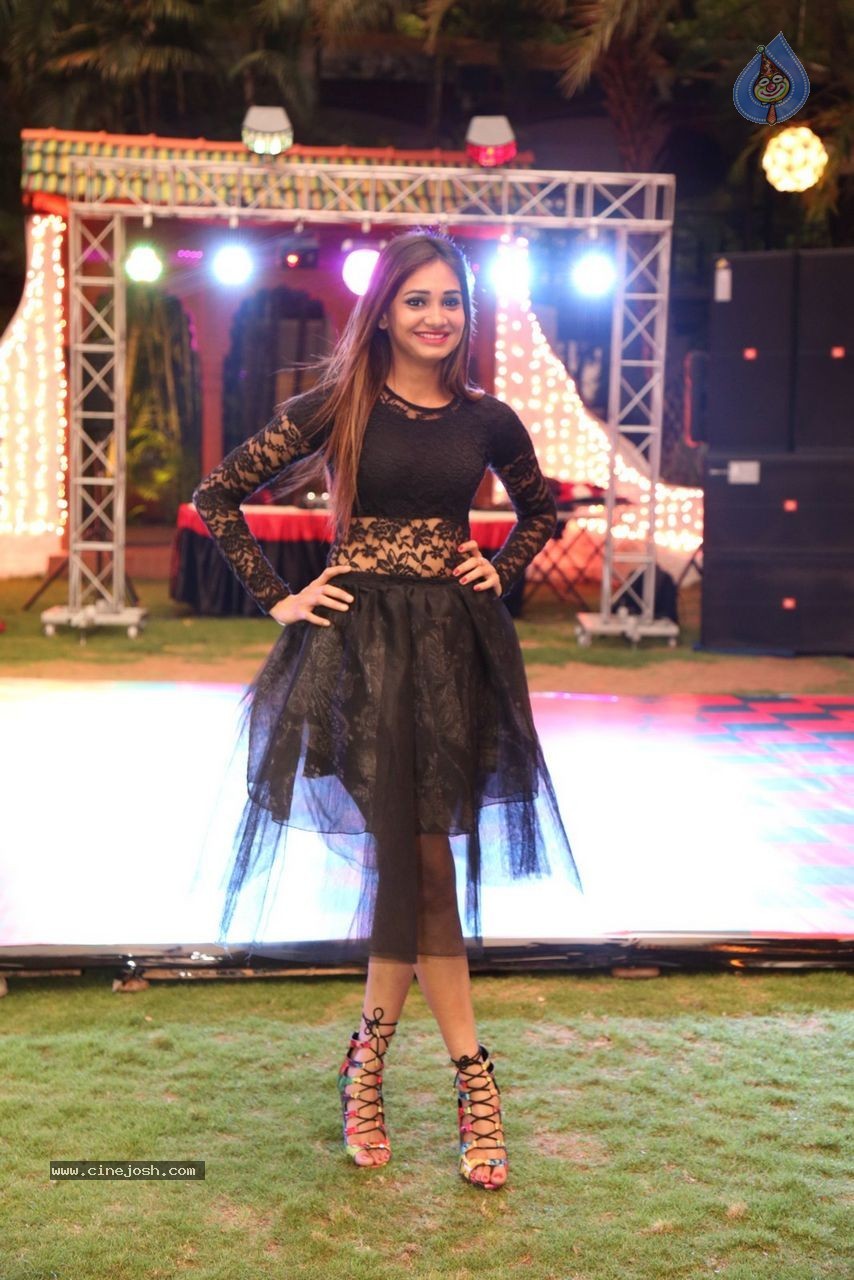 Koyal Chandak Birthday Party - 137 / 160 photos