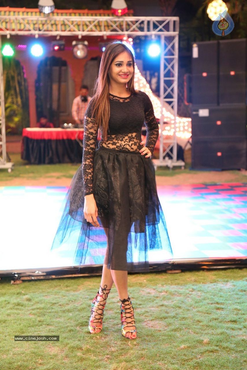Koyal Chandak Birthday Party - 143 / 160 photos