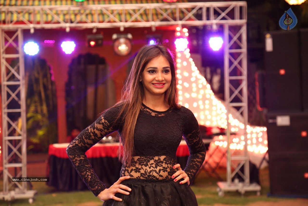 Koyal Chandak Birthday Party - 152 / 160 photos