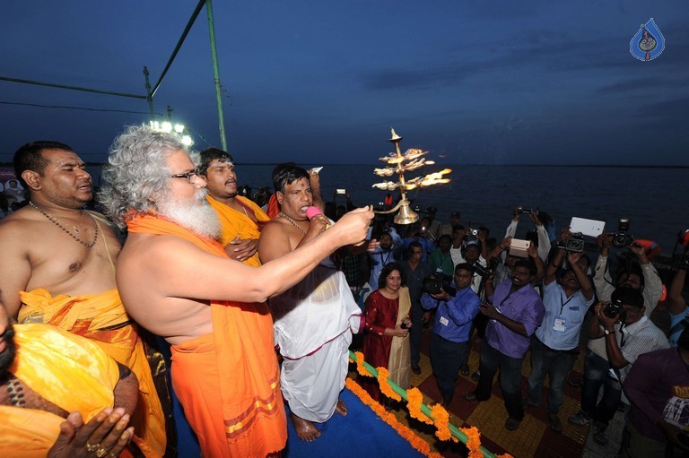Krishna Pushkaralu 2016 at Telangana  - 26 / 68 photos