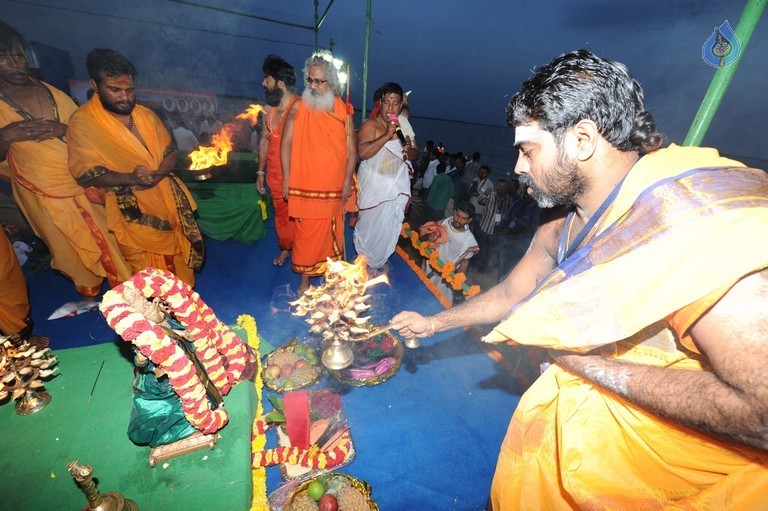 Krishna Pushkaralu 2016 at Telangana  - 30 / 68 photos